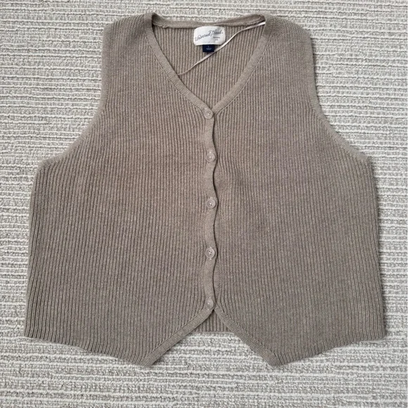 Universal Thread Taupe Ribbed Button-Front Knit Vest - Picture 1 of 3